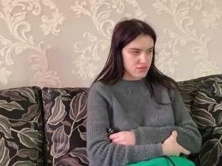 Discover our girls online shows and discover the company of countless livestreamers, with stunning shapes, sex toys and more.