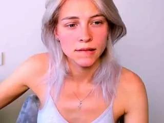 Discover our girls online shows and discover the company of countless livestreamers, with stunning shapes, sex toys and more.