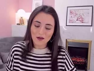 Discover our girls online shows and discover the company of countless livestreamers, with stunning shapes, sex toys and more.