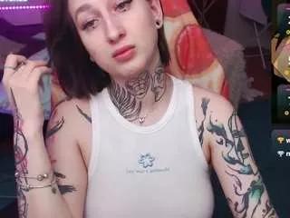 Discover our girls online shows and discover the company of countless livestreamers, with stunning shapes, sex toys and more.
