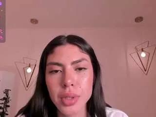 Discover our girls online shows and discover the company of countless livestreamers, with stunning shapes, sex toys and more.