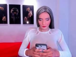 Discover our girls online shows and discover the company of countless livestreamers, with stunning shapes, sex toys and more.