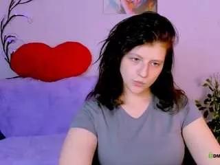 Discover our girls online shows and discover the company of countless livestreamers, with stunning shapes, sex toys and more.