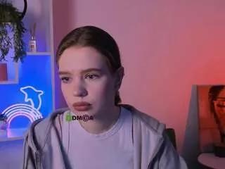 Discover our girls online shows and discover the company of countless livestreamers, with stunning shapes, sex toys and more.