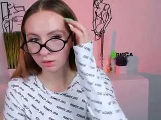 laura-sween from CamSoda is Freechat