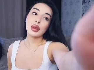 Discover our girls online shows and discover the company of countless livestreamers, with stunning shapes, sex toys and more.