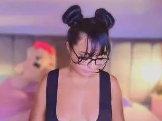 Discover our girls online shows and discover the company of countless livestreamers, with stunning shapes, sex toys and more.