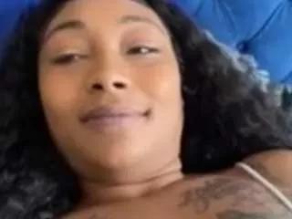 laylared from CamSoda