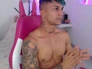 Discover our girls online shows and discover the company of countless livestreamers, with stunning shapes, sex toys and more.