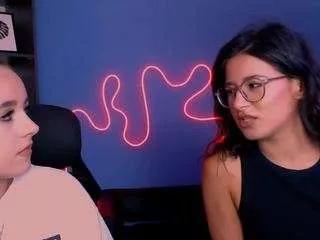 Discover our girls online shows and discover the company of countless livestreamers, with stunning shapes, sex toys and more.