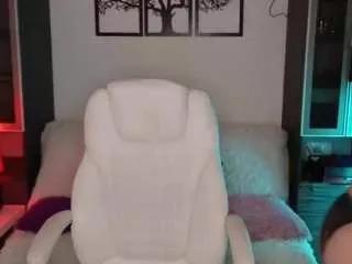 Discover our girls online shows and discover the company of countless livestreamers, with stunning shapes, sex toys and more.