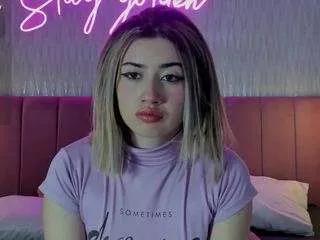 Discover our girls online shows and discover the company of countless livestreamers, with stunning shapes, sex toys and more.