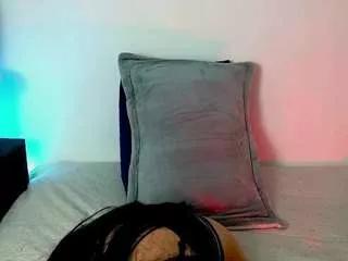 Discover our girls online shows and discover the company of countless livestreamers, with stunning shapes, sex toys and more.