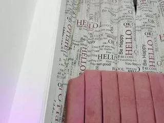 Discover our girls online shows and discover the company of countless livestreamers, with stunning shapes, sex toys and more.