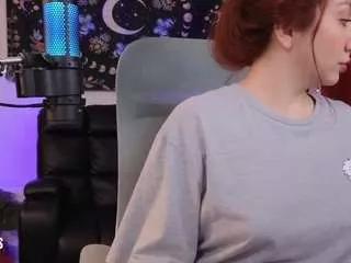 Discover our girls online shows and discover the company of countless livestreamers, with stunning shapes, sex toys and more.