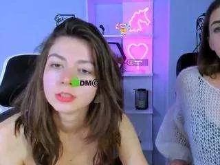 Discover our girls online shows and discover the company of countless livestreamers, with stunning shapes, sex toys and more.