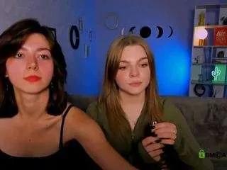 Discover our girls online shows and discover the company of countless livestreamers, with stunning shapes, sex toys and more.