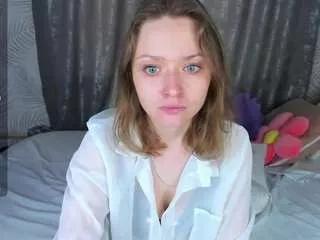 Discover our girls online shows and discover the company of countless livestreamers, with stunning shapes, sex toys and more.