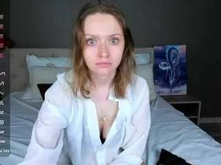 Discover our girls online shows and discover the company of countless livestreamers, with stunning shapes, sex toys and more.