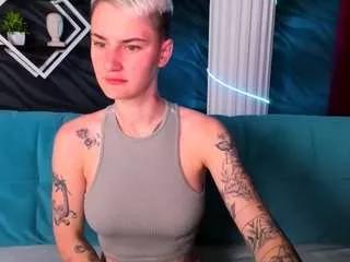 Discover our girls online shows and discover the company of countless livestreamers, with stunning shapes, sex toys and more.