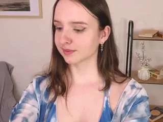 Discover our girls online shows and discover the company of countless livestreamers, with stunning shapes, sex toys and more.