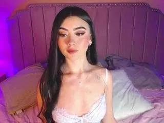 Discover our girls online shows and discover the company of countless livestreamers, with stunning shapes, sex toys and more.