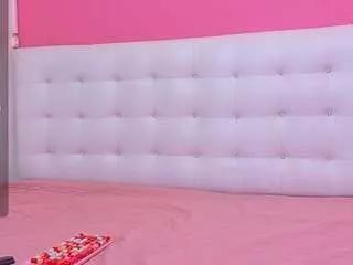 Discover our girls online shows and discover the company of countless livestreamers, with stunning shapes, sex toys and more.