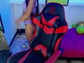 Discover our girls online shows and discover the company of countless livestreamers, with stunning shapes, sex toys and more.
