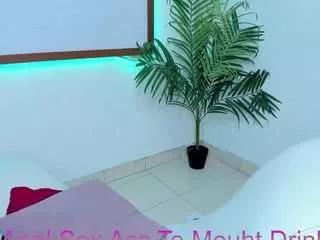 littlepearl1 from CamSoda is Freechat