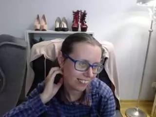 Discover our girls online shows and discover the company of countless livestreamers, with stunning shapes, sex toys and more.