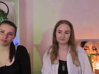 lola-swon from CamSoda is Freechat