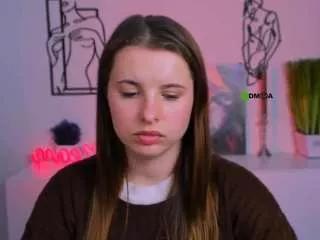 lola-swon from CamSoda is Freechat