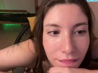 Discover our girls online shows and discover the company of countless livestreamers, with stunning shapes, sex toys and more.