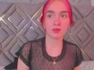 Discover our girls online shows and discover the company of countless livestreamers, with stunning shapes, sex toys and more.
