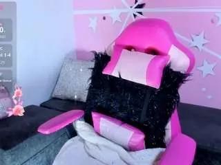 Discover our girls online shows and discover the company of countless livestreamers, with stunning shapes, sex toys and more.