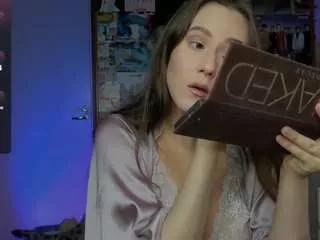 Discover our girls online shows and discover the company of countless livestreamers, with stunning shapes, sex toys and more.