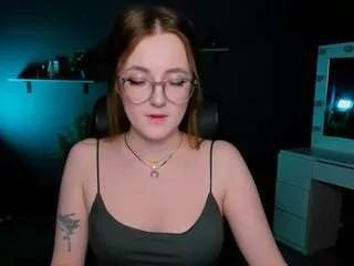 Discover our girls online shows and discover the company of countless livestreamers, with stunning shapes, sex toys and more.