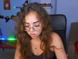 luna-blooming from CamSoda is Freechat