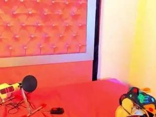 Discover our girls online shows and discover the company of countless livestreamers, with stunning shapes, sex toys and more.