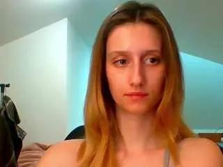 Discover our girls online shows and discover the company of countless livestreamers, with stunning shapes, sex toys and more.