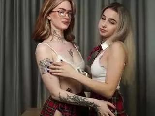 Discover our girls online shows and discover the company of countless livestreamers, with stunning shapes, sex toys and more.