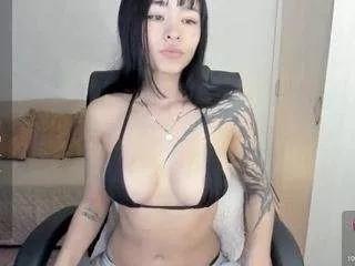 maaddy-v from CamSoda