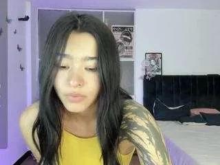 maaddy-v from CamSoda