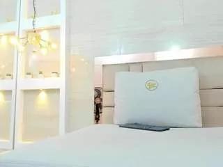 Discover our girls online shows and discover the company of countless livestreamers, with stunning shapes, sex toys and more.