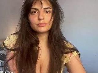 Discover our girls online shows and discover the company of countless livestreamers, with stunning shapes, sex toys and more.