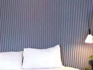 Discover our girls online shows and discover the company of countless livestreamers, with stunning shapes, sex toys and more.