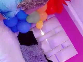 Discover our girls online shows and discover the company of countless livestreamers, with stunning shapes, sex toys and more.