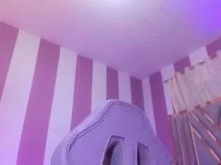 Discover our girls online shows and discover the company of countless livestreamers, with stunning shapes, sex toys and more.