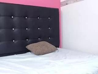 Discover our girls online shows and discover the company of countless livestreamers, with stunning shapes, sex toys and more.