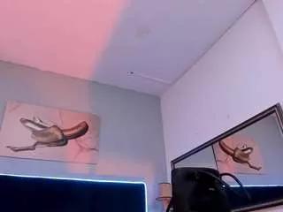 Discover our girls online shows and discover the company of countless livestreamers, with stunning shapes, sex toys and more.
